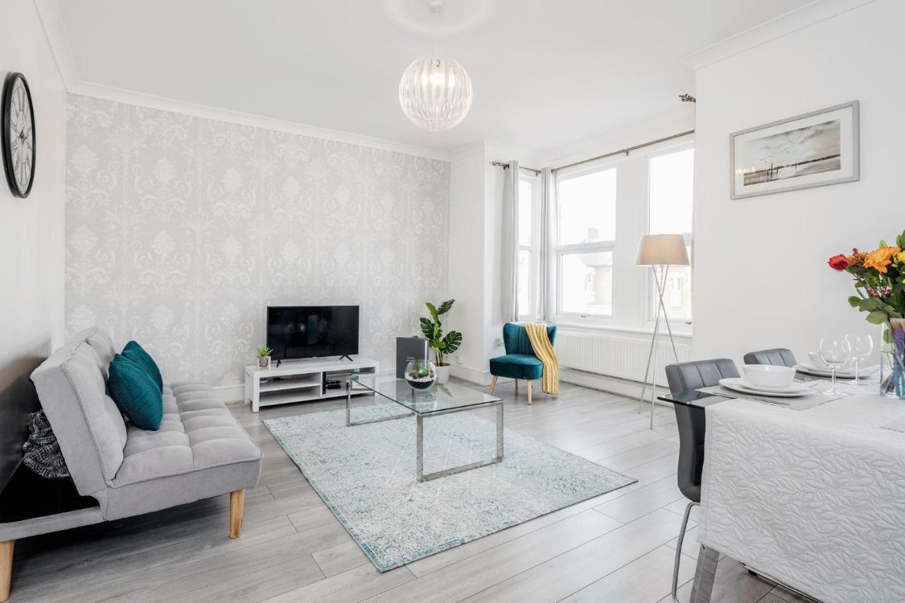 Business & Leisure 2 Bedroom & Parking By Damask Homes Ilford Bagian luar foto