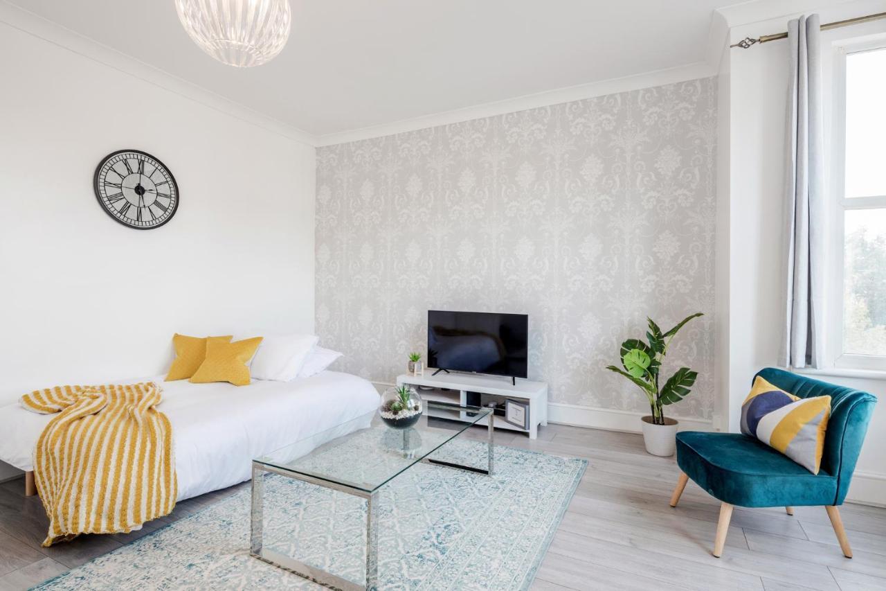 Business & Leisure 2 Bedroom & Parking By Damask Homes Ilford Bagian luar foto