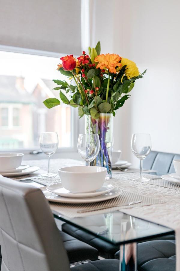 Business & Leisure 2 Bedroom & Parking By Damask Homes Ilford Bagian luar foto
