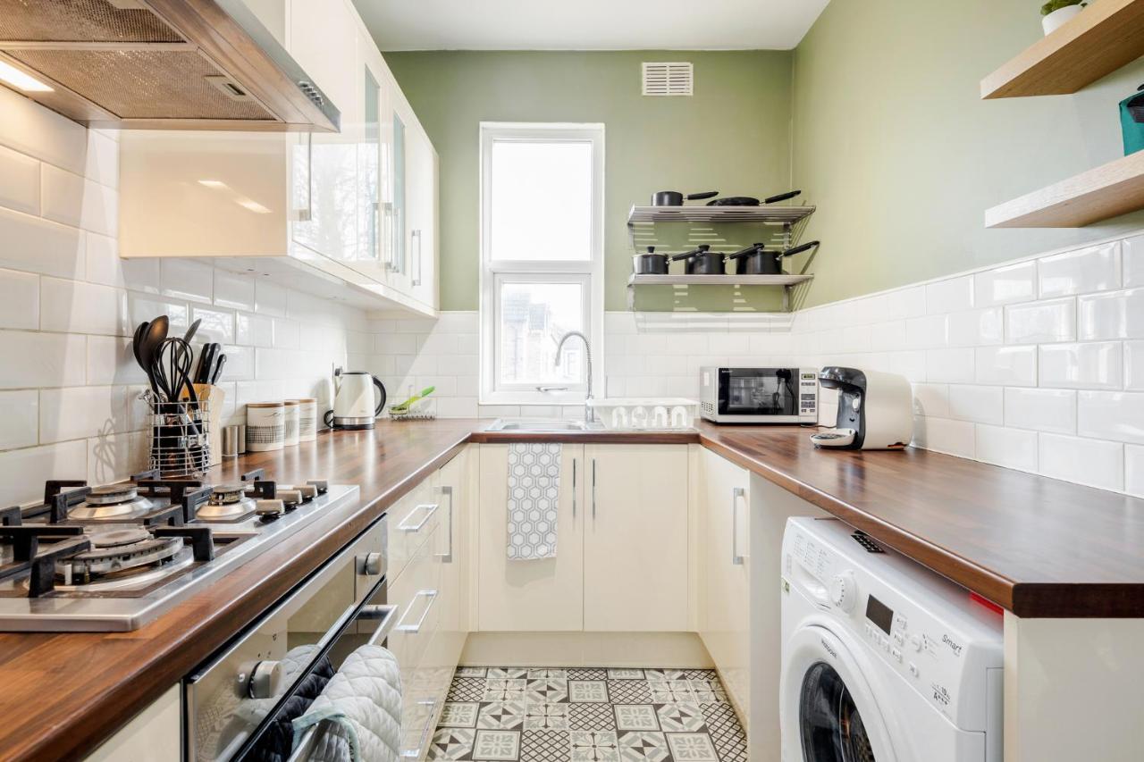 Business & Leisure 2 Bedroom & Parking By Damask Homes Ilford Bagian luar foto