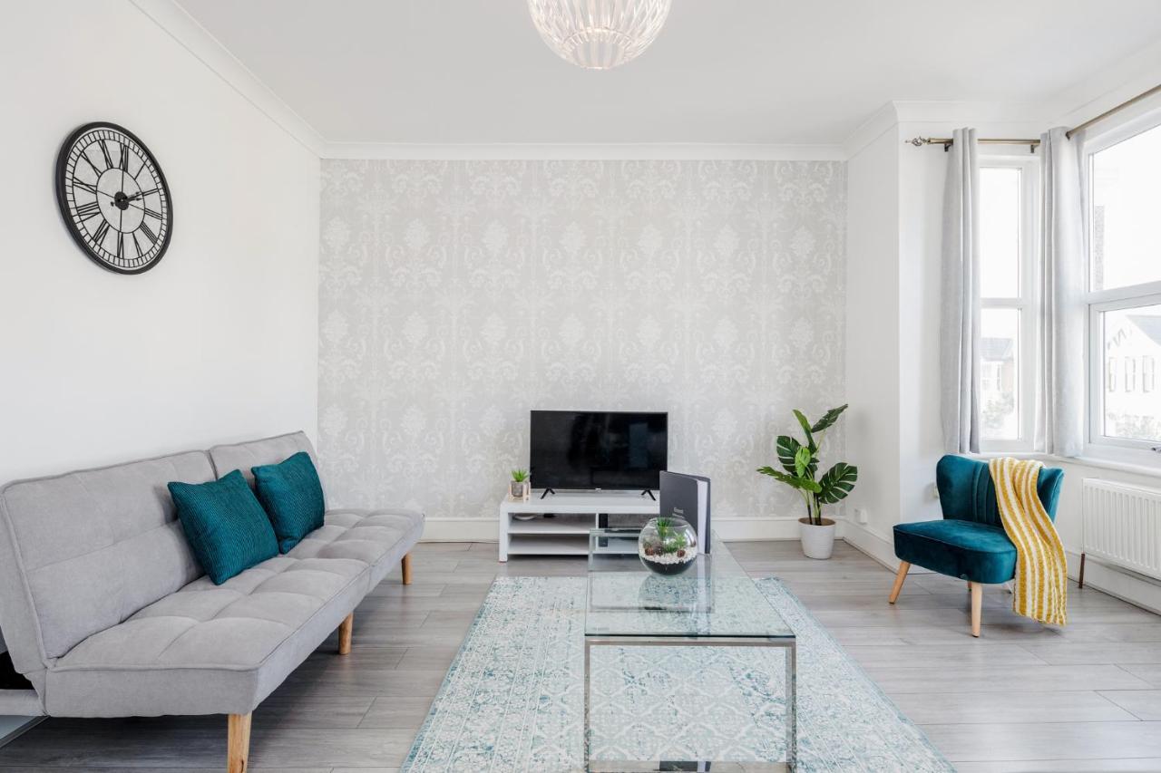 Business & Leisure 2 Bedroom & Parking By Damask Homes Ilford Bagian luar foto