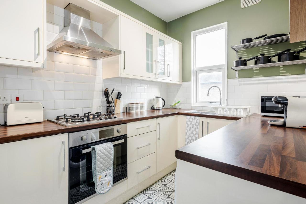 Business & Leisure 2 Bedroom & Parking By Damask Homes Ilford Bagian luar foto